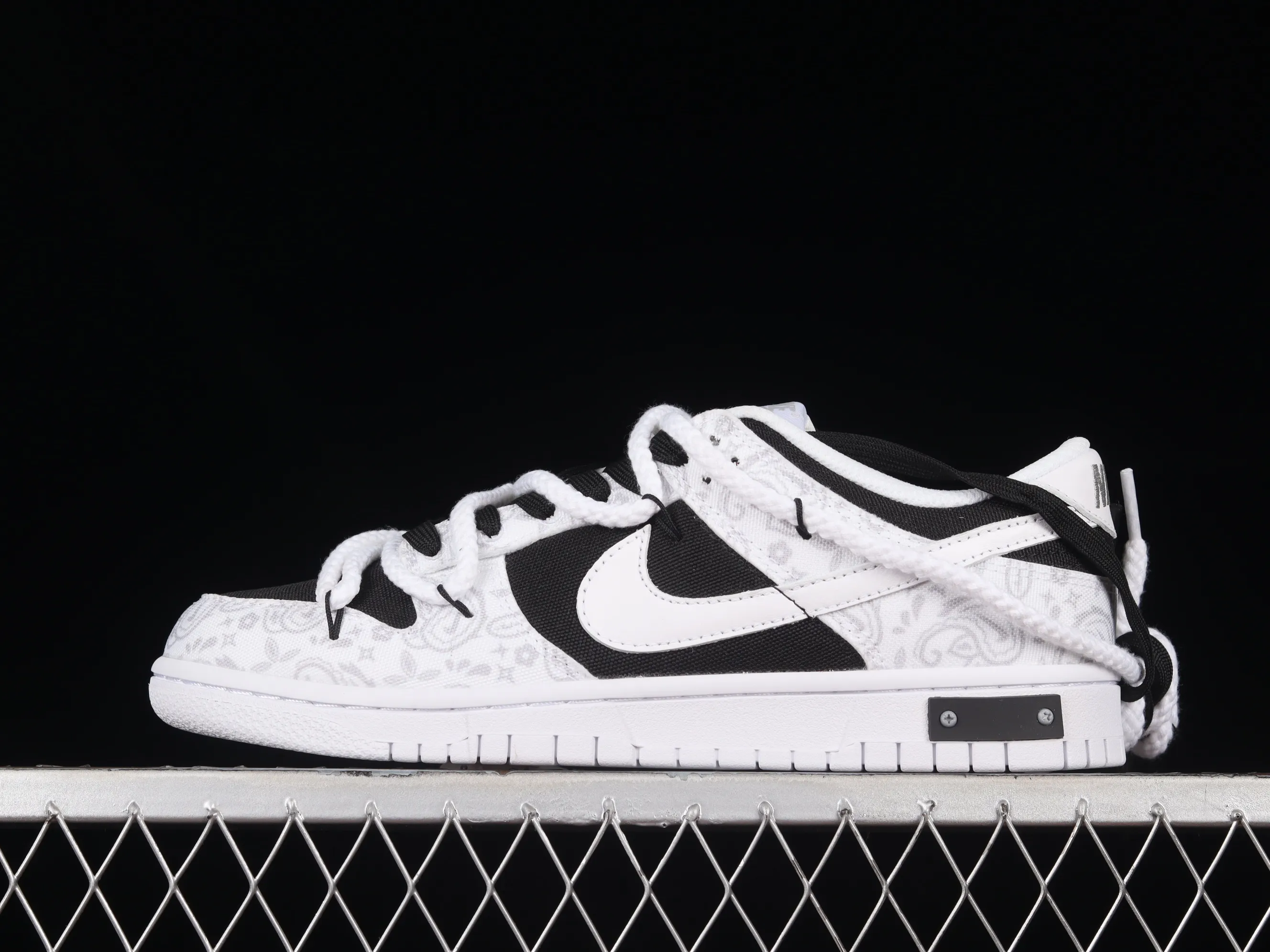 All categories Nk SB Dunk series Nk SB Dunk Low low-top sneakers Nk Dunk Low ESS reverse cashew flower micro industry customized version of deconstructed strap casual sneakers DJ9955-100